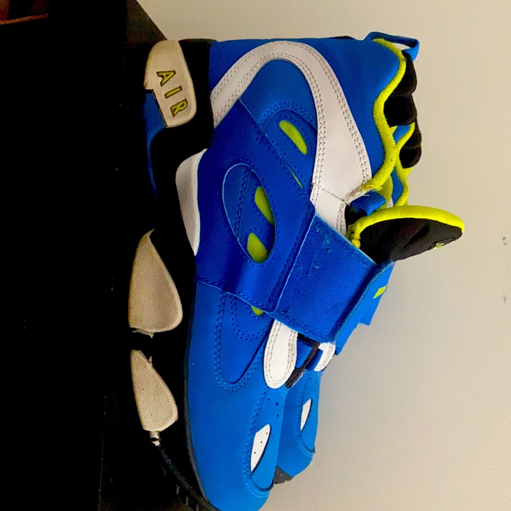 Nike shoes boys 5.5